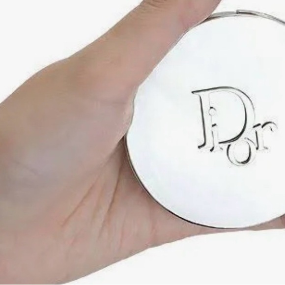 new with box Christian Dior Round Silver Tone heavy duty Compact Mirror - Picture 3 of 5